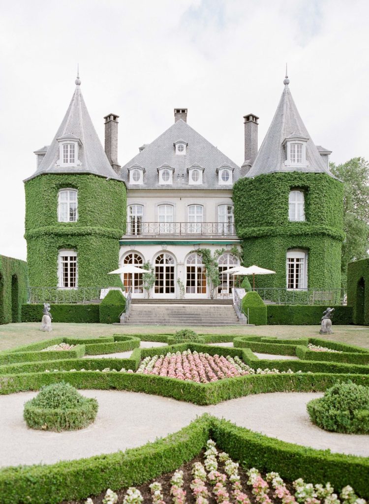 Destination Wedding Planner Chateau De La Huple front view of the main building with plenty of greenery