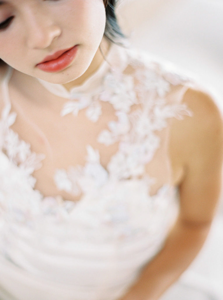 Lace details of qipao wedding dress