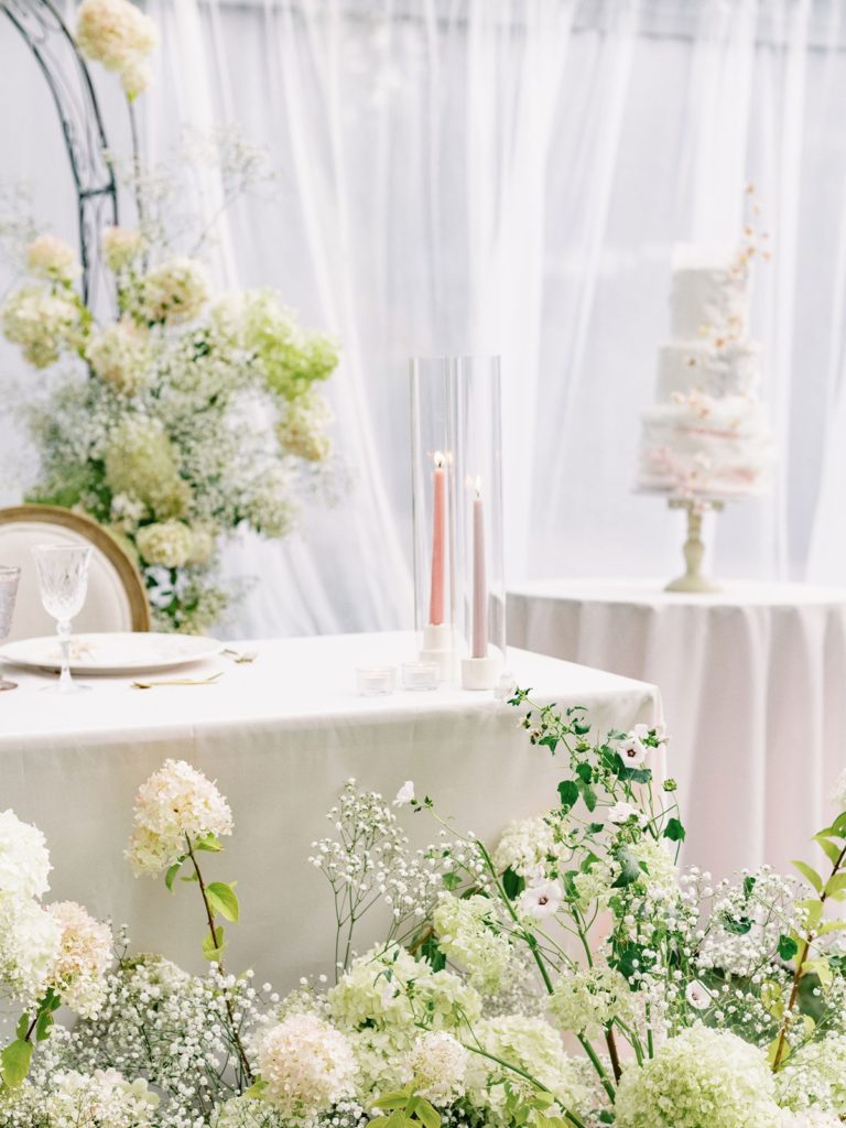 closeup of gorgeous sweetheart table