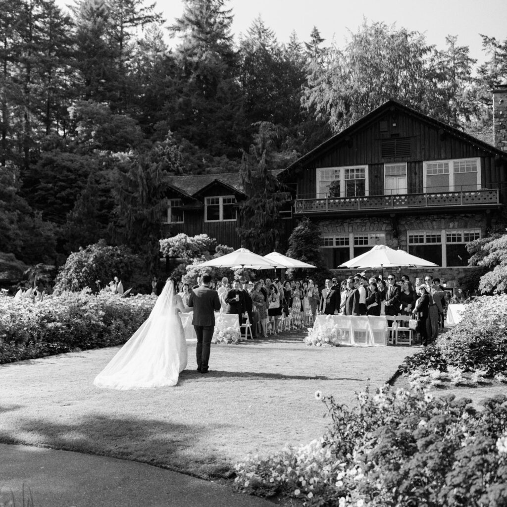 wedding ceremony at vancouver outdoor wedding venue