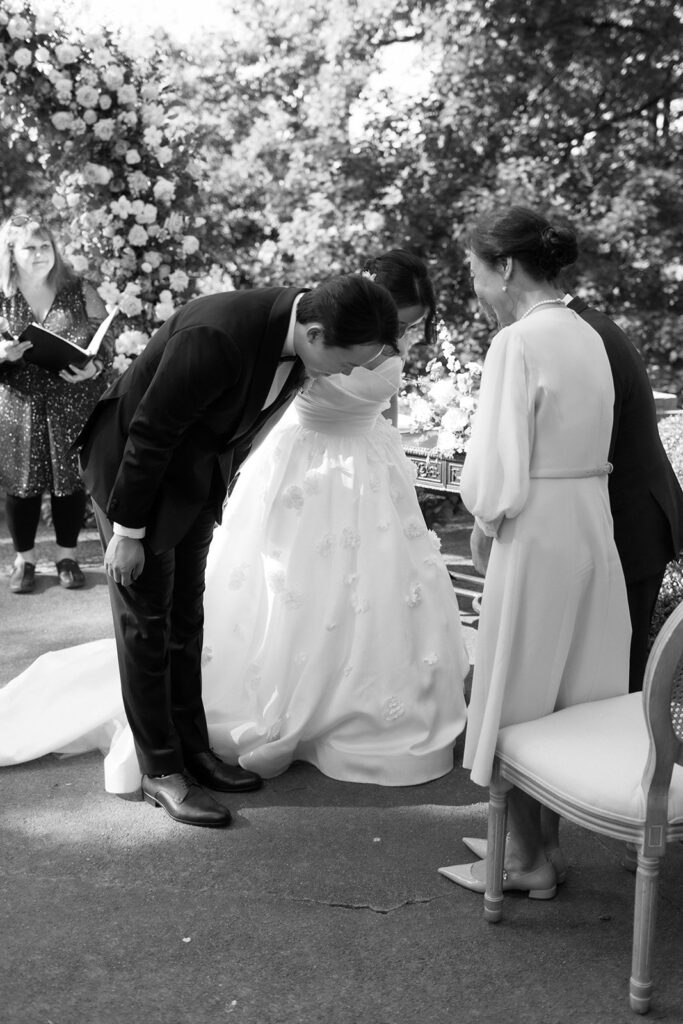 newlyweds does Korean bow